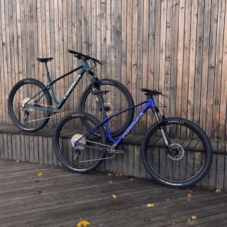 🔥 ORBEA ALMA – nová éra hardtailů je tady! 🔥 Orbea Alma přináší zcela přepracovaný rám s technologií X-FADER, která...